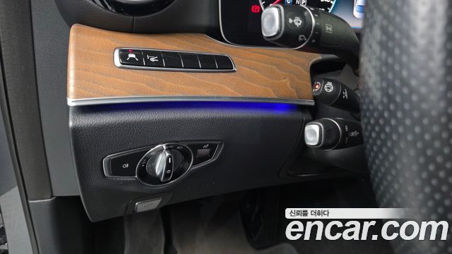 Mercedes-Benz E-Class (W213) E300 4MATIC Exclusive 2018 — фото 17