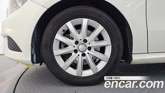 Mercedes-Benz A-Class (W176) A200 CDI 2014 — фото 5