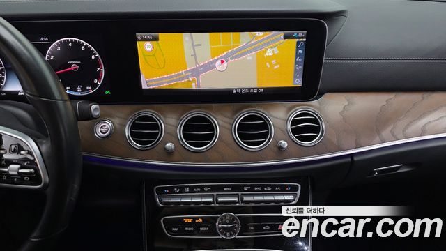 Mercedes-Benz E-Class (W213) E300 4MATIC Exclusive 2020 — фото 13