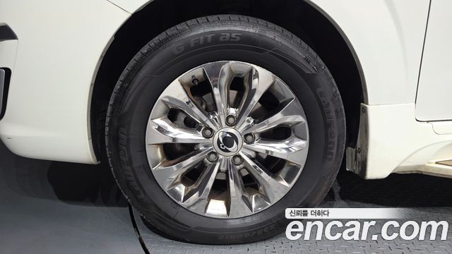 KG Mobility (SsangYong) Korando Turismo 4WD Outdoor Edition 9-seater 2017 — фото 5