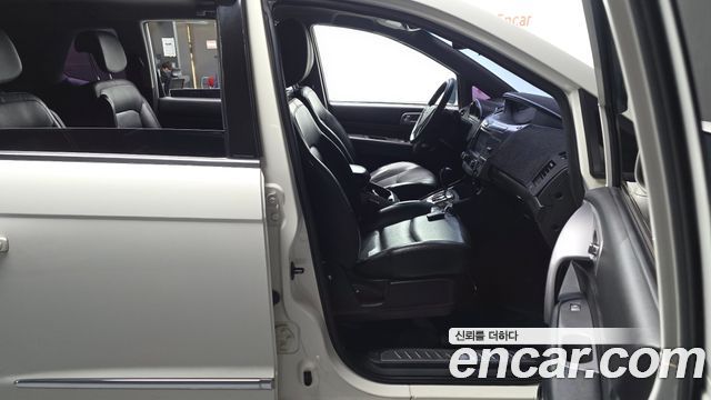 KG Mobility (SsangYong) Korando Turismo 4WD Outdoor Edition 9-seater 2017 — фото 10