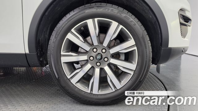 Land Rover Discovery Sport 2.0 TD4 HSE Luxury 2018 — фото 5