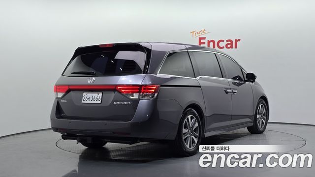 Honda Odyssey 3.5 4th 2015 — фото 2