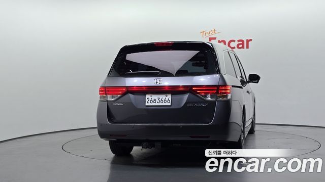 Honda Odyssey 3.5 4th 2015 — фото 4