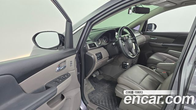 Honda Odyssey 3.5 4th 2015 — фото 10
