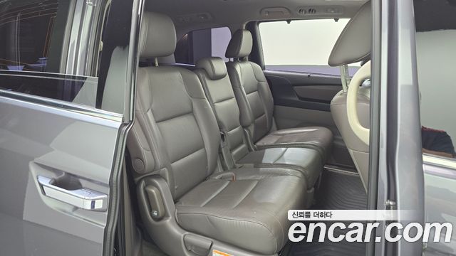 Honda Odyssey 3.5 4th 2015 — фото 11