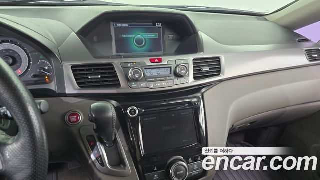Honda Odyssey 3.5 4th 2015 — фото 12