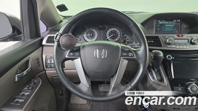 Honda Odyssey 3.5 4th 2015 — фото 13