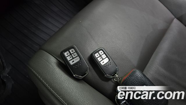 Honda Odyssey 3.5 4th 2015 — фото 16