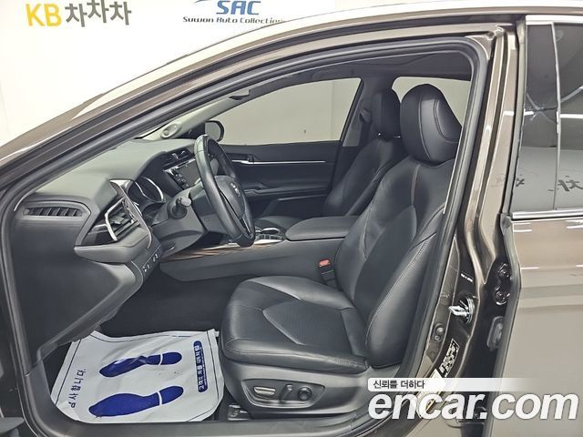 Toyota Camry (XV70) 2.5 XLE Hybrid 2019 — фото 15