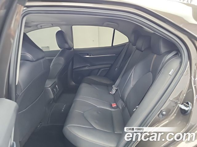 Toyota Camry (XV70) 2.5 XLE Hybrid 2019 — фото 16
