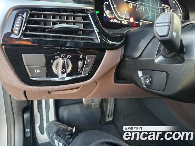BMW 5 Series (G30) 530e M Sport 2023 — фото 9