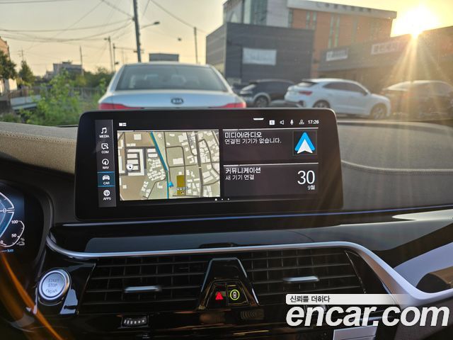 BMW 5 Series (G30) 530e M Sport 2023 — фото 10