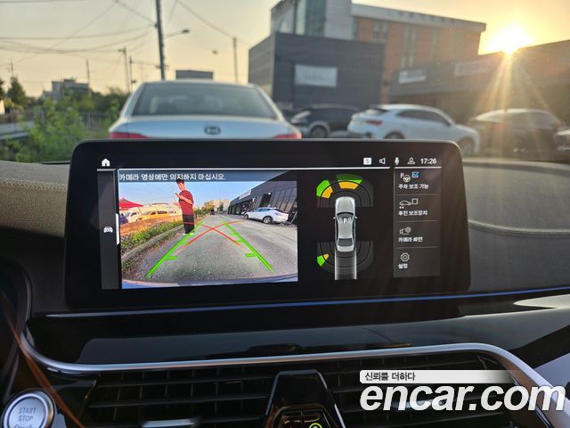 BMW 5 Series (G30) 530e M Sport 2023 — фото 15