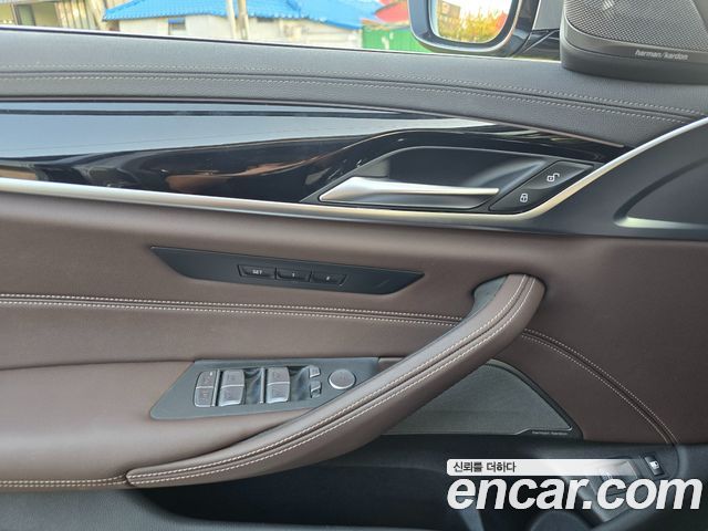 BMW 5 Series (G30) 530e M Sport 2023 — фото 18