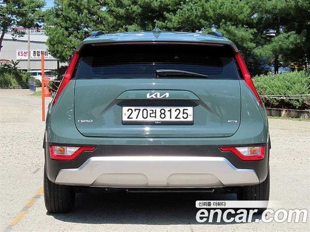 Kia Niro Prestige 2022 — фото 4