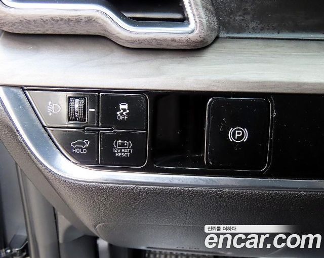 Kia Sportage Hybrid (V) 30Th Edition 4WD 2024 — фото 17