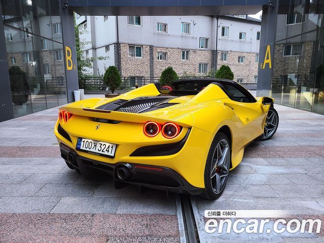 Ferrari F8 Spyder 3.9 V8 2021 — фото 3