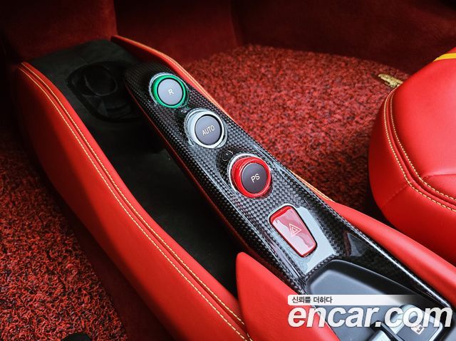 Ferrari F8 Spyder 3.9 V8 2021 — фото 17