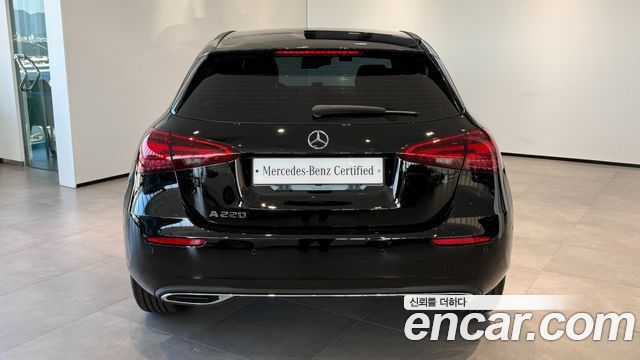 Mercedes-Benz A-Class (W177) A220 Hatchback 2026 — фото 7