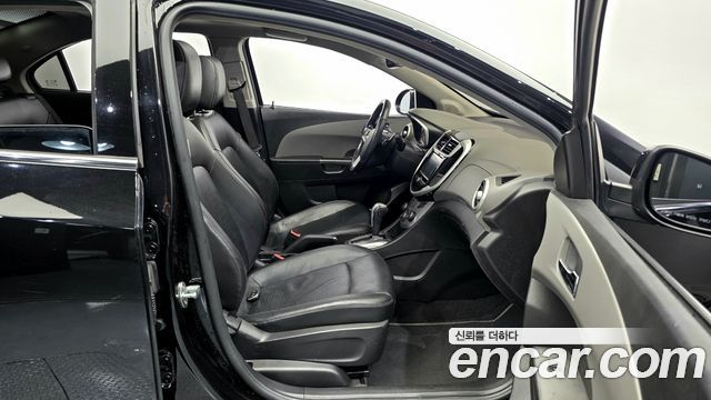 Chevrolet Aveo Sedan 1.4 Turbo LT 2017 — фото 12