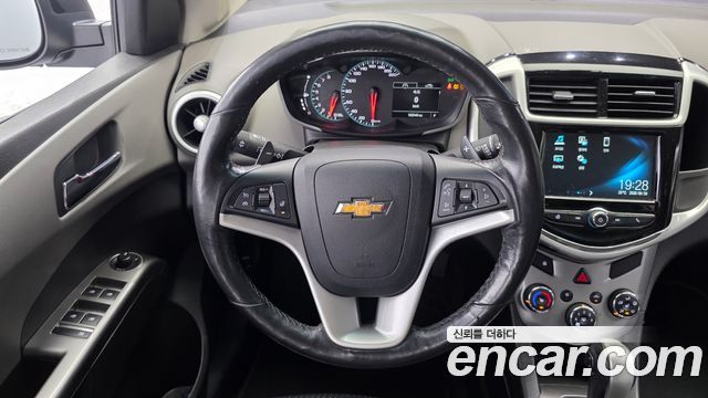 Chevrolet Aveo Sedan 1.4 Turbo LT 2017 — фото 13