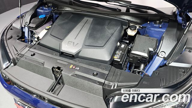 Kia EV6 Long Range GT Line 2023 — фото 6