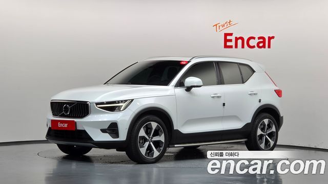 Volvo XC40 B4 Ultimate Bright 2023 — фото 1