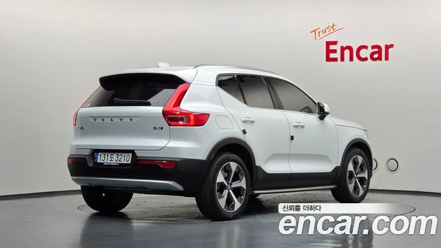 Volvo XC40 B4 Ultimate Bright 2023 — фото 2
