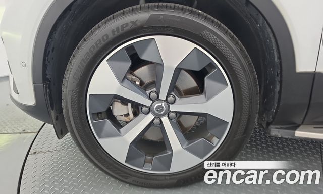 Volvo XC40 B4 Ultimate Bright 2023 — фото 5
