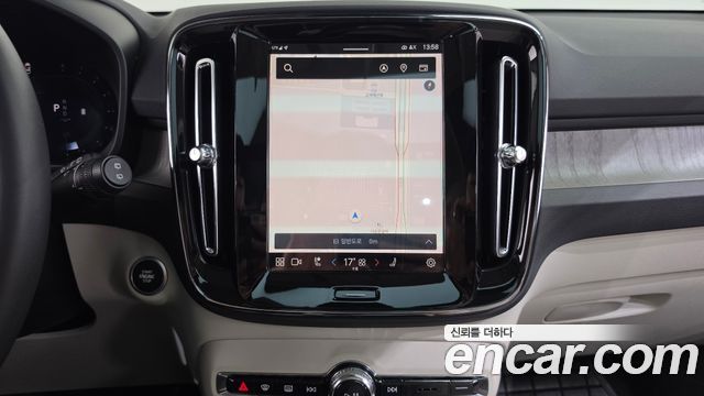 Volvo XC40 B4 Ultimate Bright 2023 — фото 12