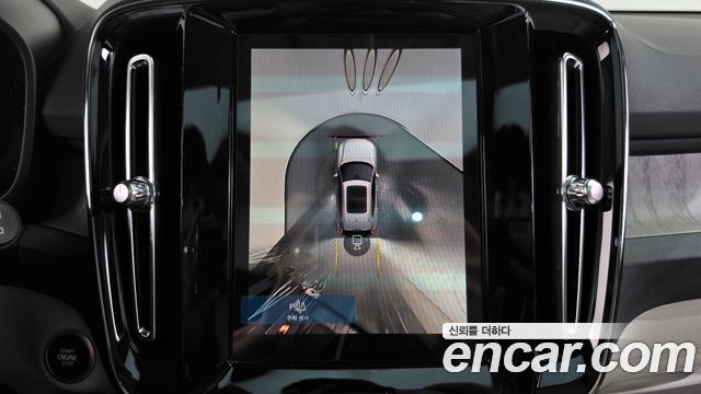 Volvo XC40 B4 Ultimate Bright 2023 — фото 14