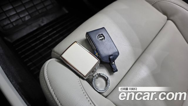 Volvo XC40 B4 Ultimate Bright 2023 — фото 15