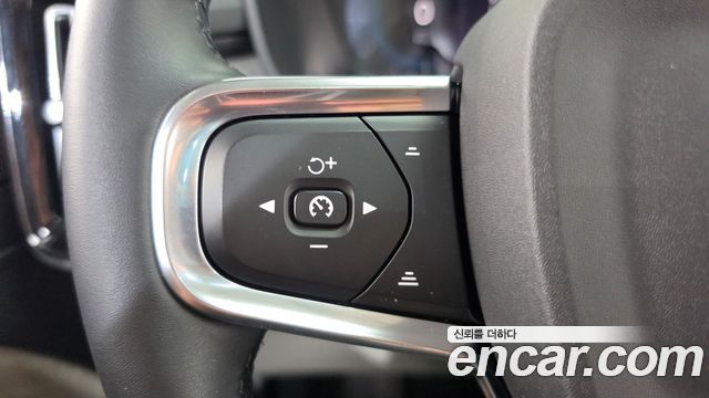 Volvo XC40 B4 Ultimate Bright 2023 — фото 16