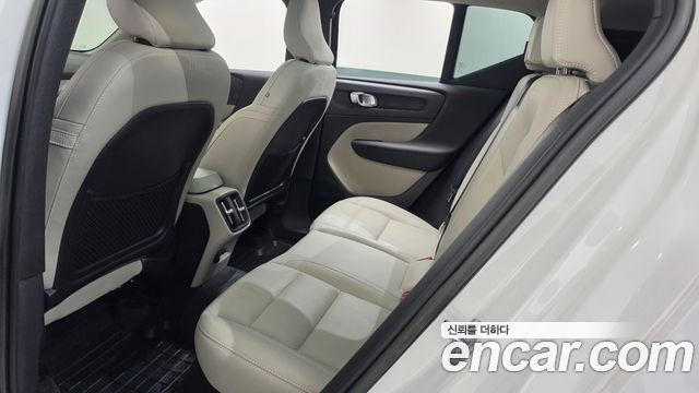 Volvo XC40 B4 Ultimate Bright 2023 — фото 20