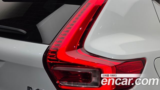 Volvo XC40 B4 Ultimate Bright 2023 — фото 23