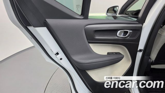 Volvo XC40 B4 Ultimate Bright 2023 — фото 25