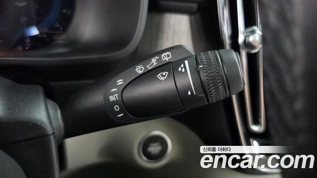 Volvo XC40 B4 Ultimate Bright 2023 — фото 28