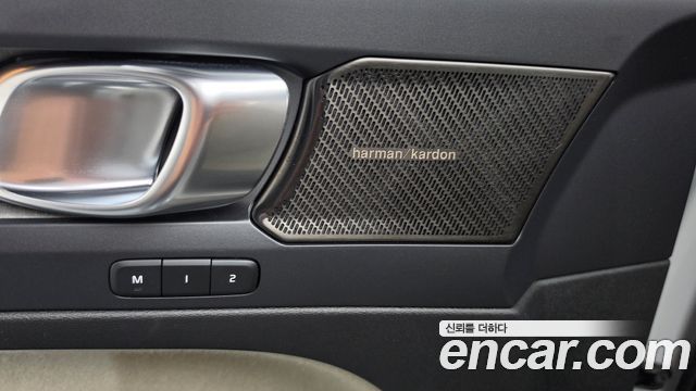 Volvo XC40 B4 Ultimate Bright 2023 — фото 30