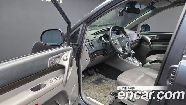 KG Mobility (SsangYong) Korando Turismo 4WD Outdoor Edition 9-seater 2016 — фото 10