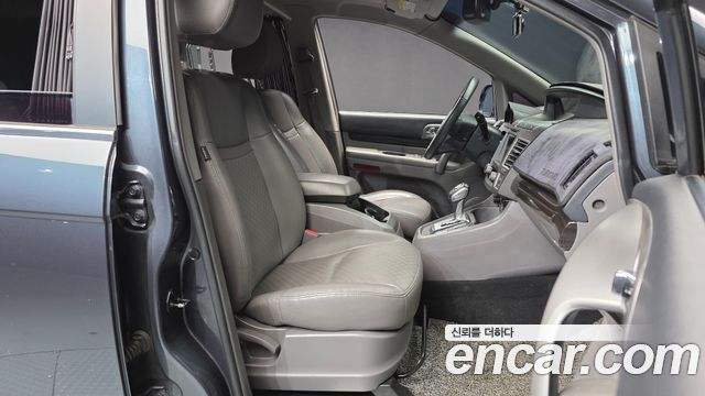 KG Mobility (SsangYong) Korando Turismo 4WD Outdoor Edition 9-seater 2016 — фото 11