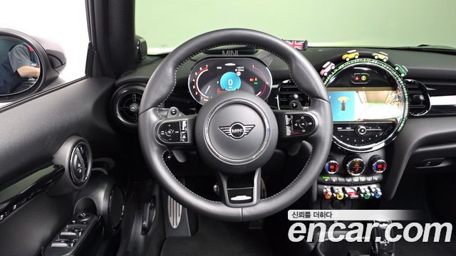 MINI Cooper S Convertible JCW 3rd 2024 — фото 12