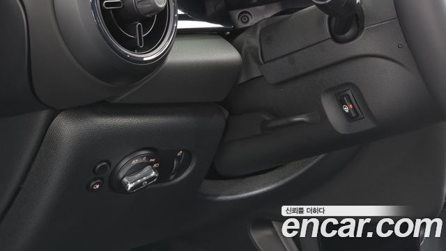 MINI Cooper S Convertible JCW 3rd 2024 — фото 15