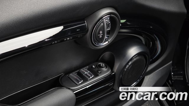 MINI Cooper S Convertible JCW 3rd 2024 — фото 16