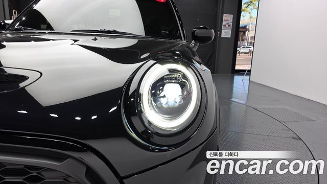 MINI Cooper S Convertible JCW 3rd 2024 — фото 22
