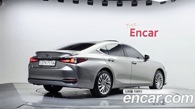 Lexus ES300h (VII) Luxury Plus 2021 — фото 2