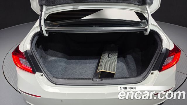 Honda Accord (X) 2.0 Hybrid Touring 2020 — фото 20