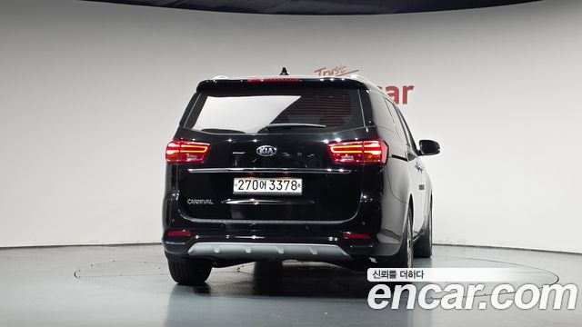Kia Carnival 9-Seater Prstige 2019 — фото 4