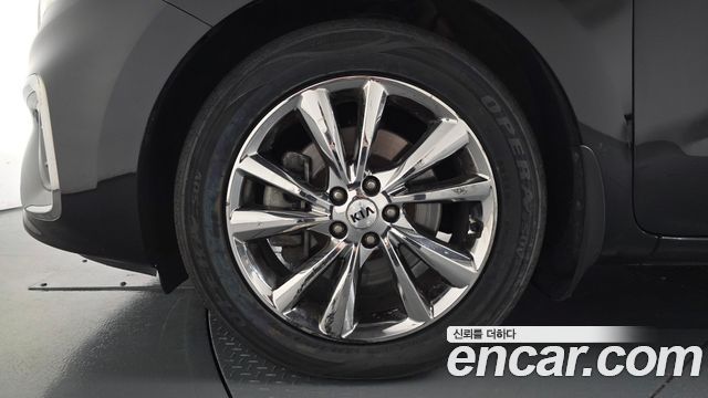 Kia Carnival 9-Seater Prstige 2019 — фото 5