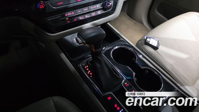 Kia Carnival 9-Seater Prstige 2019 — фото 9